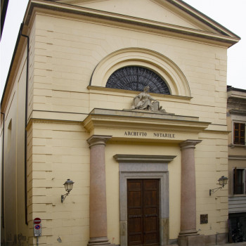 Facciata esterna dell'Archivio notarile, progettata su disegno dell'ingegner Antonio Busser nel 1851 su probabile idea di Alessandro Antonelli